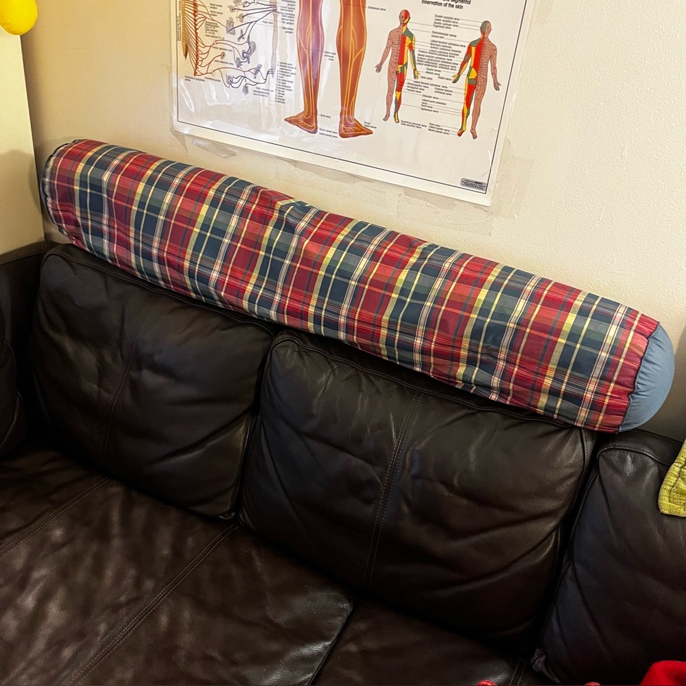 2 pillows - Picture 2 of 6